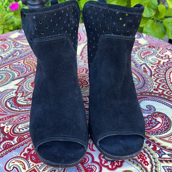 Gianni Bini Peep Toe Mono Black Suede Ankle Booties - Picture 14 of 16